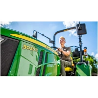 Komunálny traktor John Deere 3025E