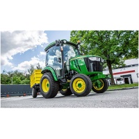 Komunálny traktor John Deere 3046R