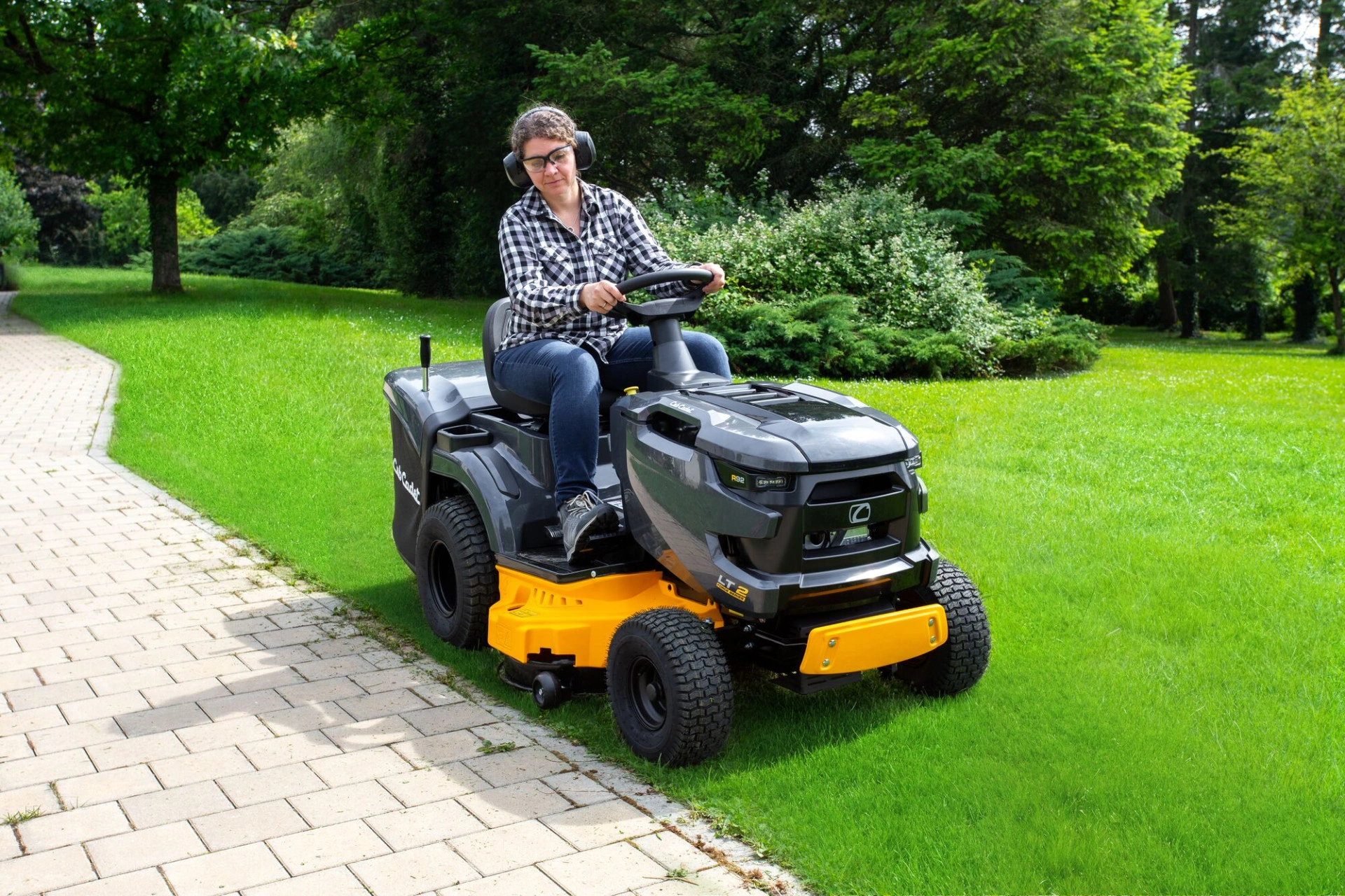 Traktorová kosačka Cub Cadet LT2 R92 19 Traktorová kosačka Cub Cadet LT2 R92