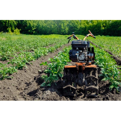 Malotraktor na oranie