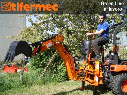 Traktor Kubota BX231 + nakladač + Podkop L15 3 Traktor set Kubota BX231 + nakladač + Podkop L15
