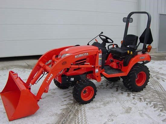 Traktor Kubota BX231 + nakladač + Podkop L15 1 Traktor set Kubota BX231 + nakladač + Podkop L15